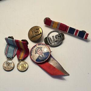 Mixed Lot of Military Pins- World War 1 and assorted United States veteran gear